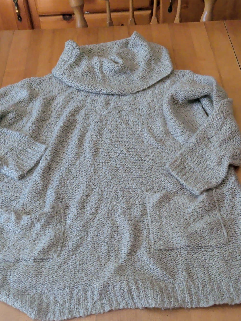 Cozy Women's Light Gray Turtleneck Sweater with Pockets